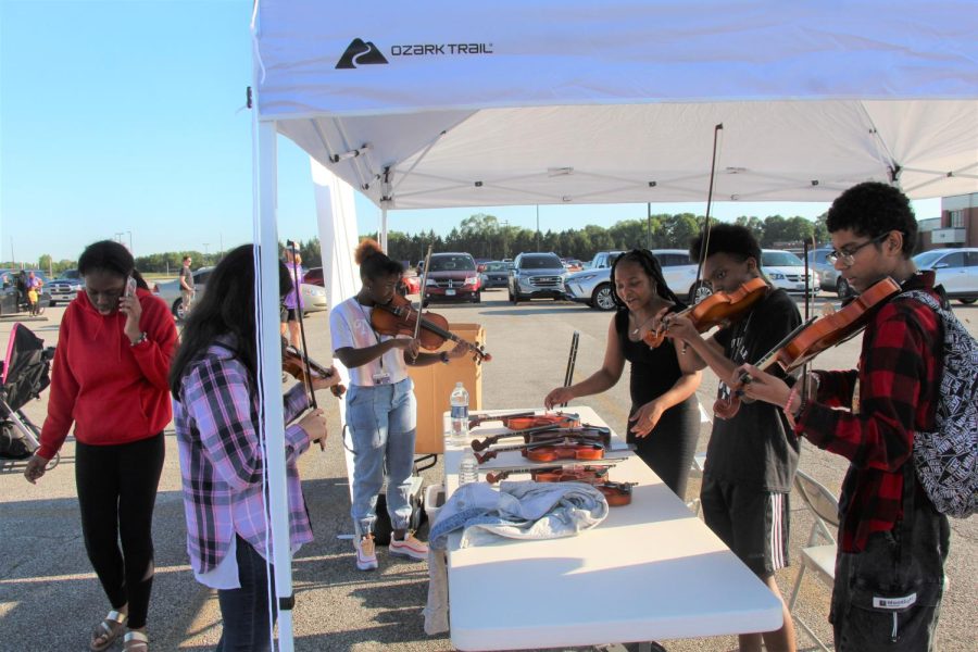 Orchestra students demonstrate their instruments at the recent Fun Fair. 
