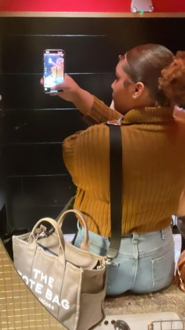 Marc Jacobs' Tote Bag Has A Chokehold On TikTok, Here's Why