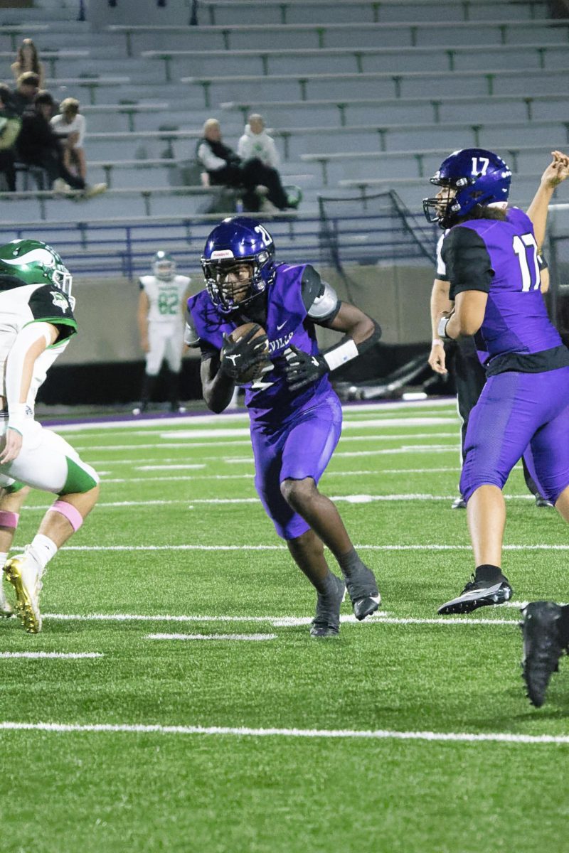 Sophomore Cameron Jordan carries the ball against Valparaiso. He ran for 64 total yards in the game and one touchdown.