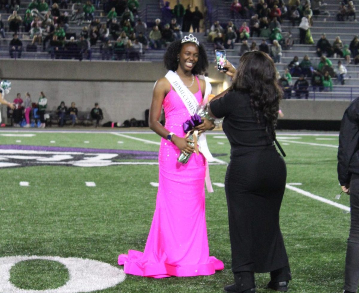 Homecoming halftime honors seniors